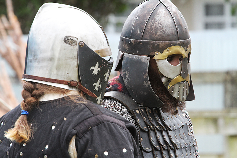 Medieval Market : Swords and Armour : Medieval Fighting : Levin : New Zealand : Richard Moore : Journalist : Photographer :